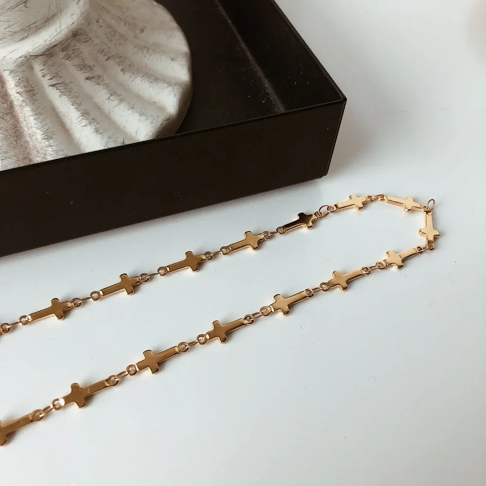 #NEW 18K Gold Plated Cross Choker Necklace - Picture 2 of 8
